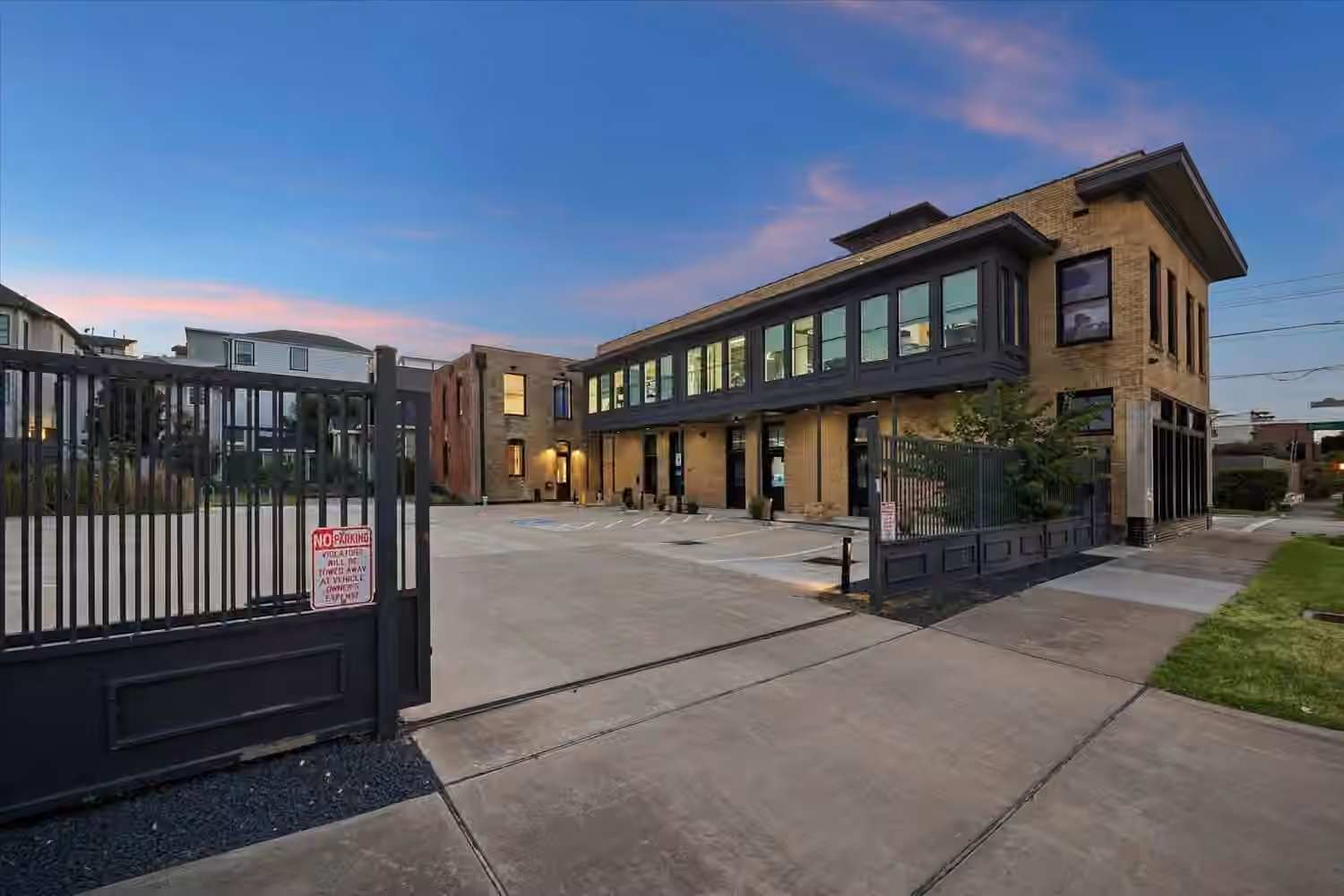 Photo 5 of 1719 Houston Avenue, Houston, TX