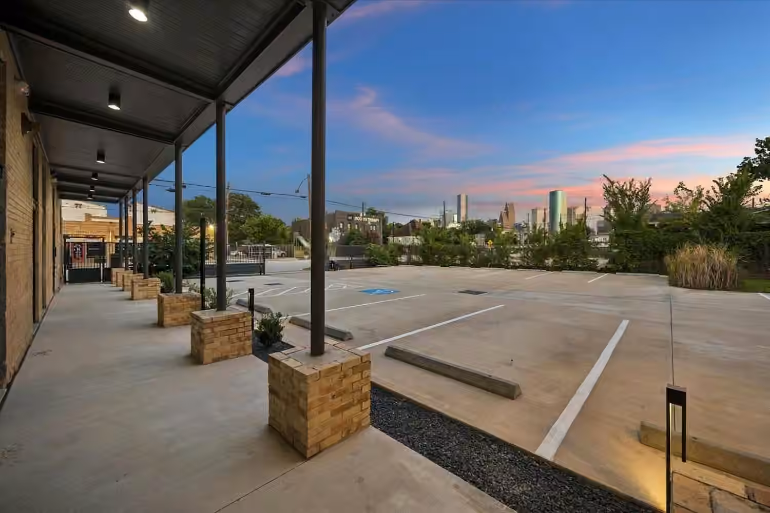 Photo 7 of 1719 Houston Avenue, Houston, TX