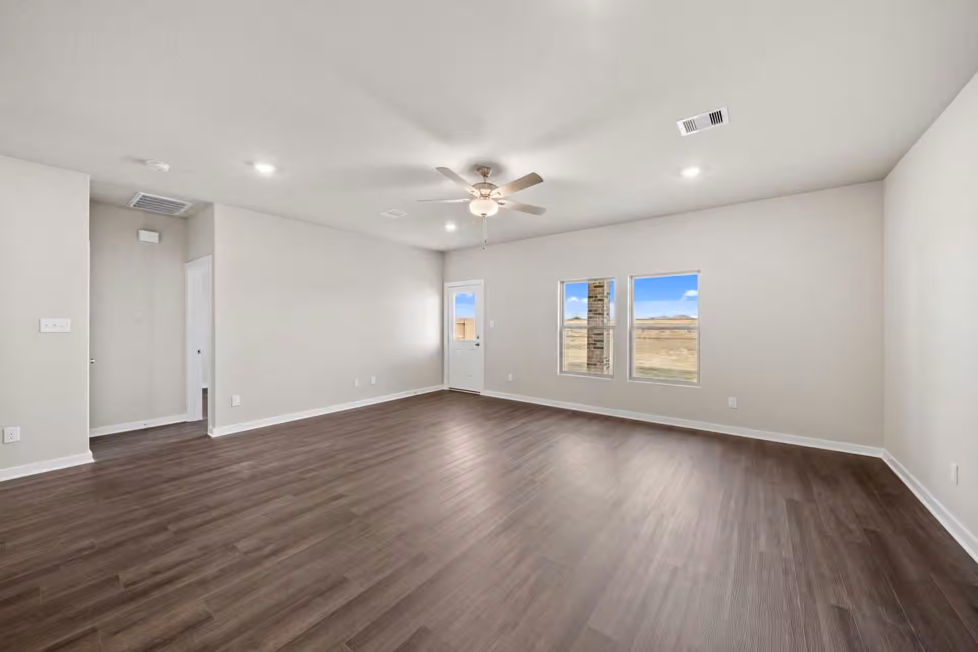 Photo 6 of 19058 Cetara Villa Drive, Hockley, TX
