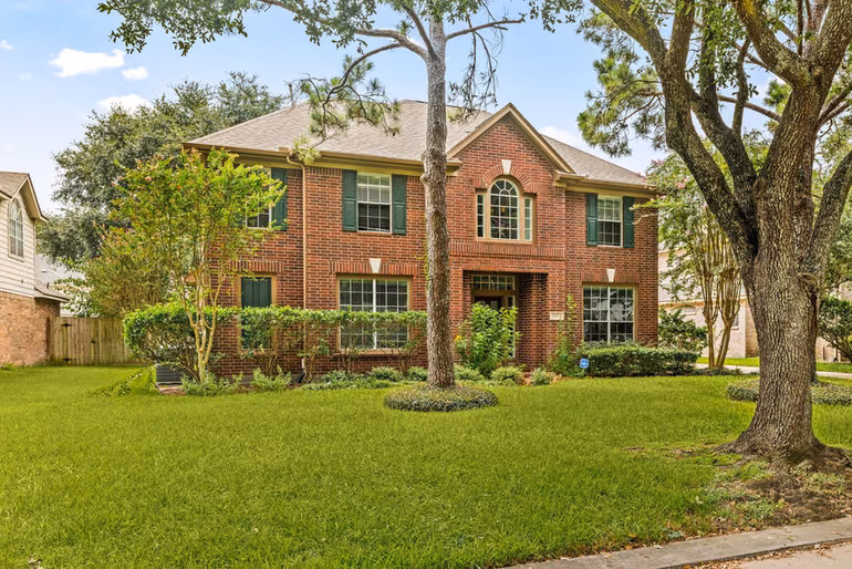 Photo 4 of 9423 Walnut Brook Court, Houston, TX