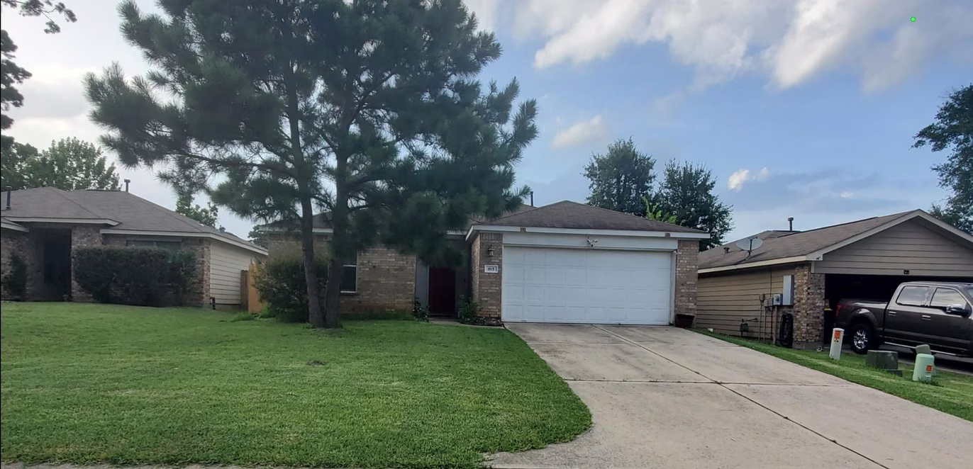 Photo of 815 N Katydid Ct, Conroe, TX 77301