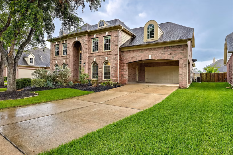 Photo 3 of 5906 Indian Hills Lane, Sugar Land, TX