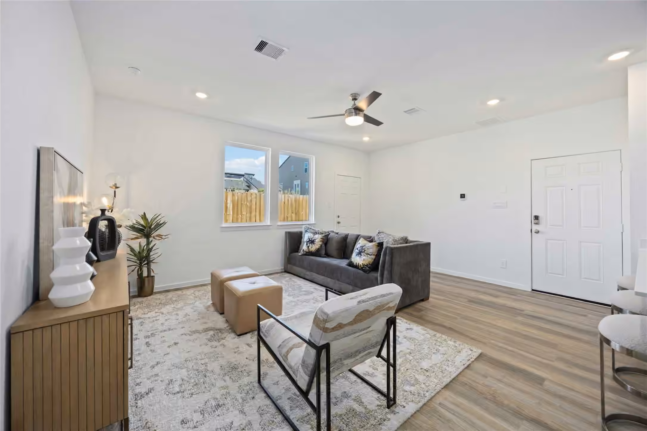 Photo 5 of 5933 Manning Oaks Street, Houston, TX