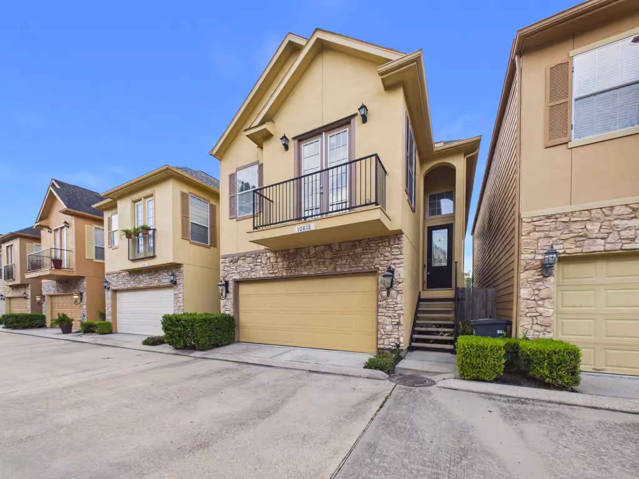 Photo 2 of 10818 Almeda Park Drive, Houston, TX