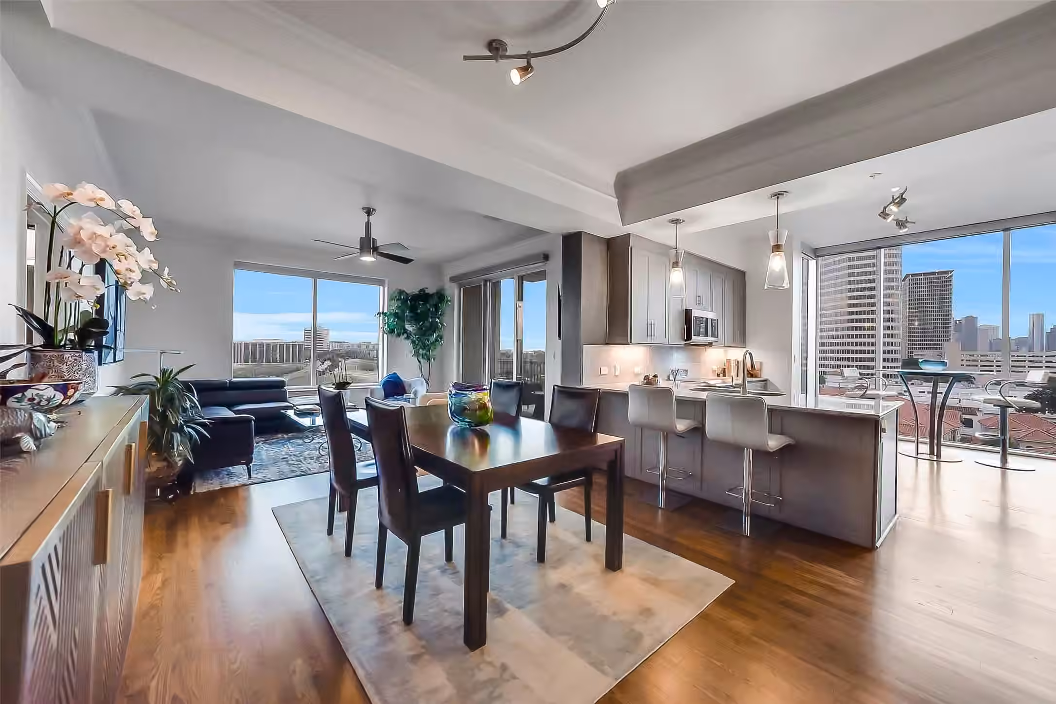 Photo 2 of 3333 Allen Parkway 710, Houston, TX