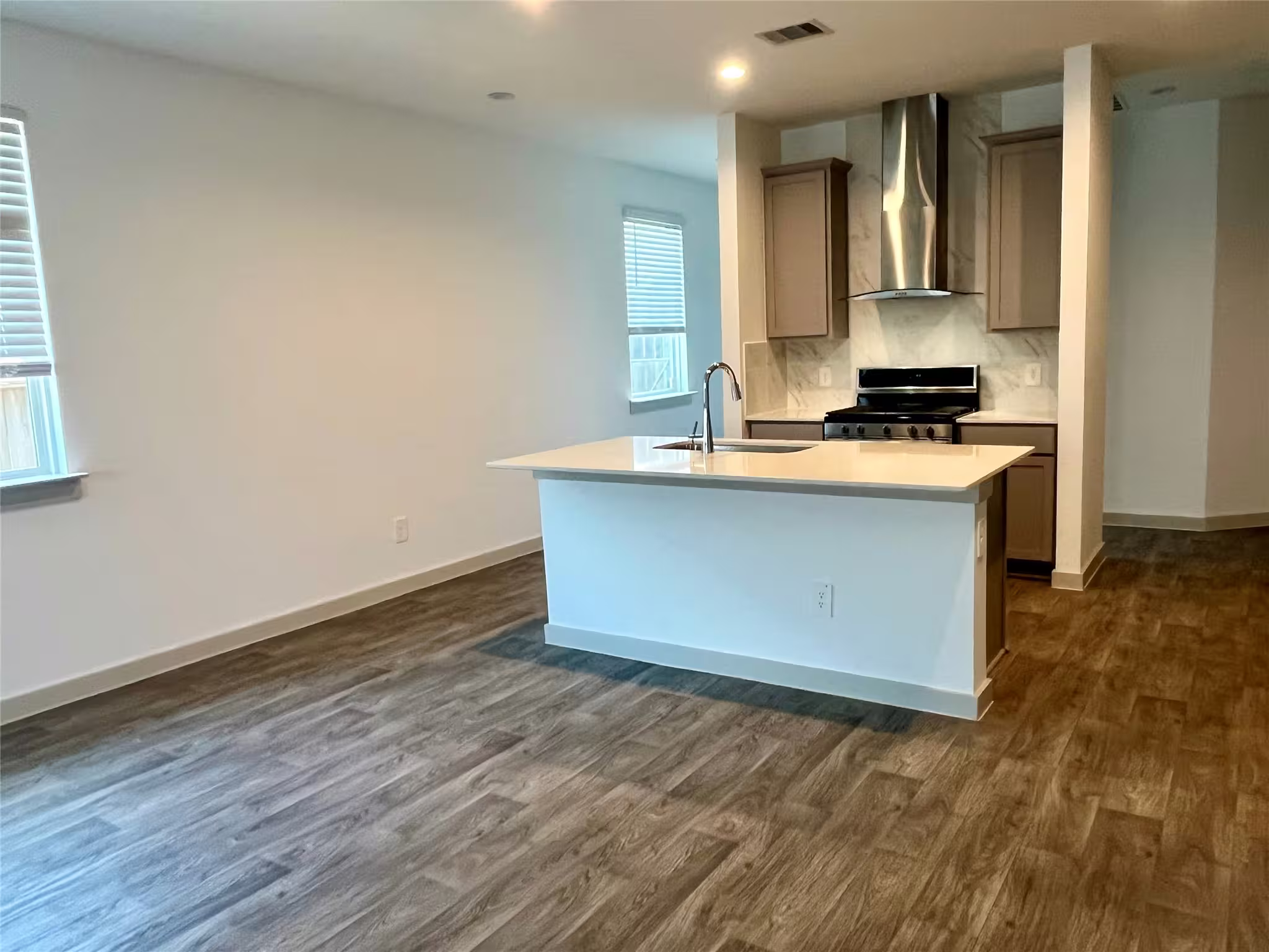 Photo 6 of 12807 Southborough Lane, Houston, TX