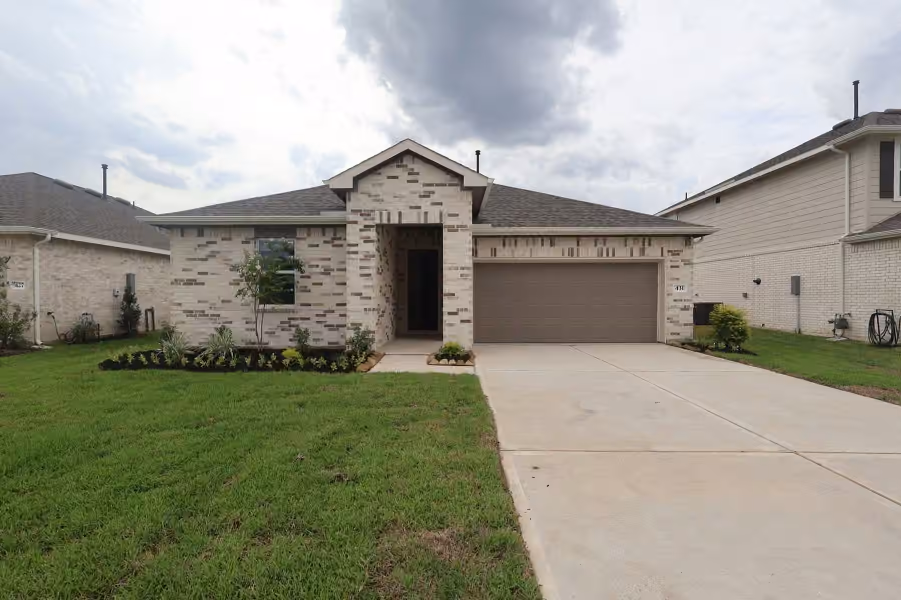 Photo 3 of 431 East Rose Marie Lane, Montgomery, TX