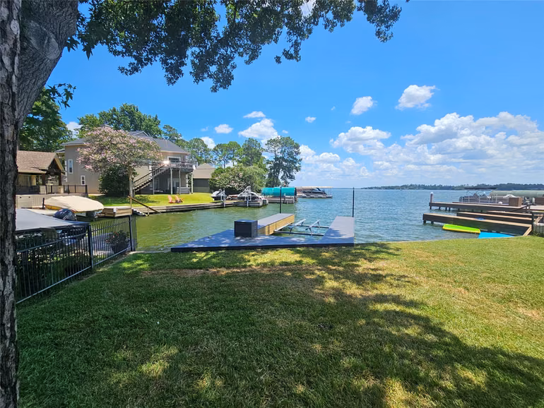 Photo 4 of 2910 Chaucer Drive, Montgomery, TX