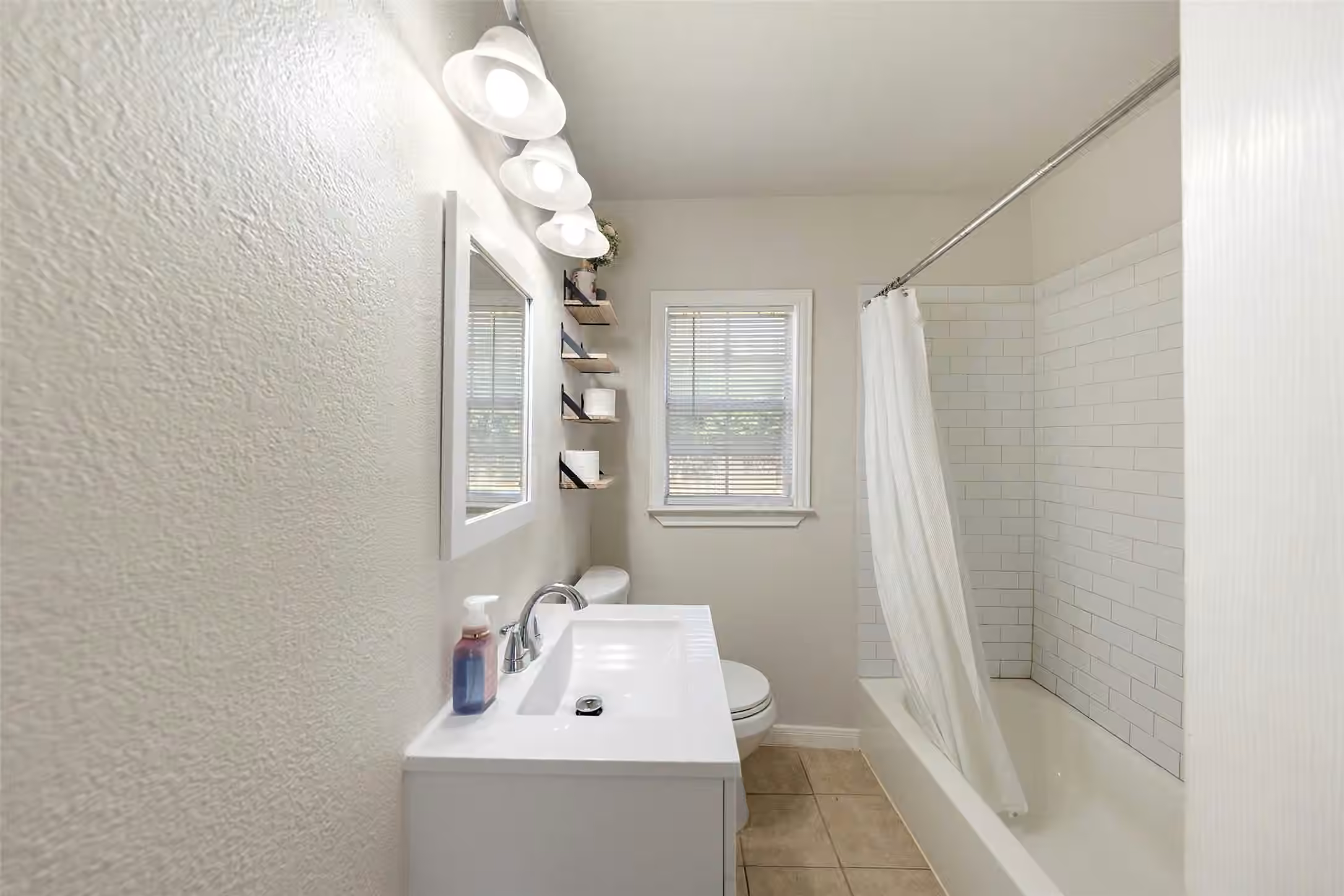 Photo 3 of 2510 Munger Street, Houston, TX