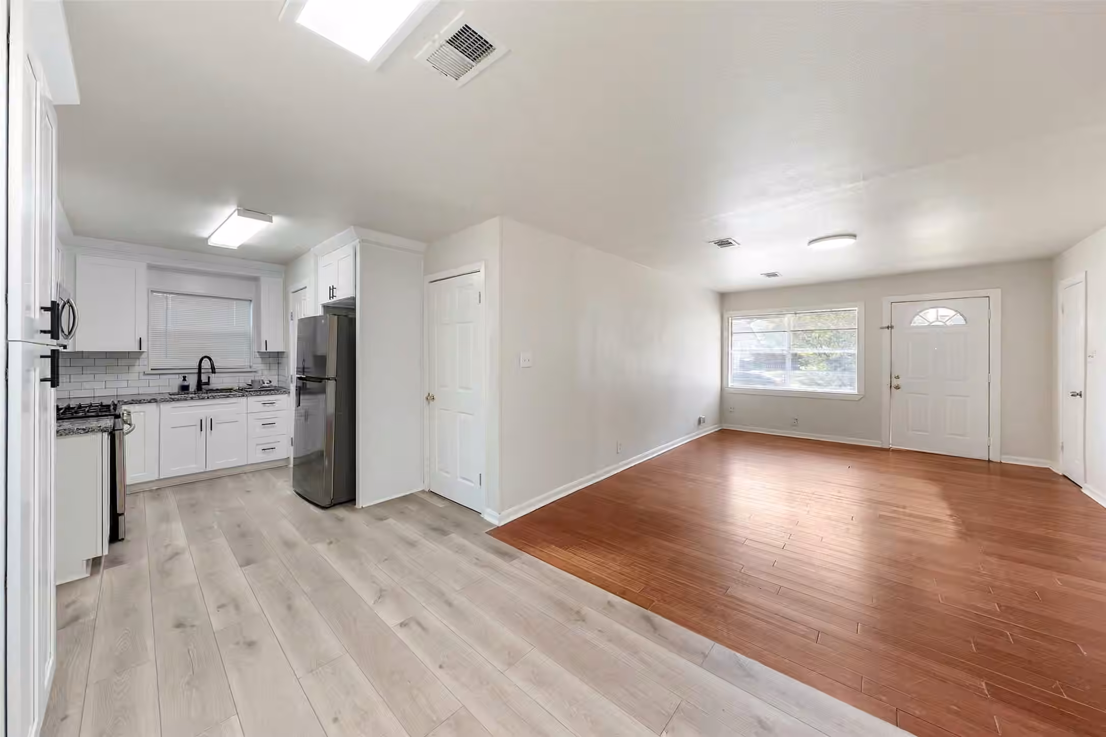 Photo 5 of 2510 Munger Street, Houston, TX
