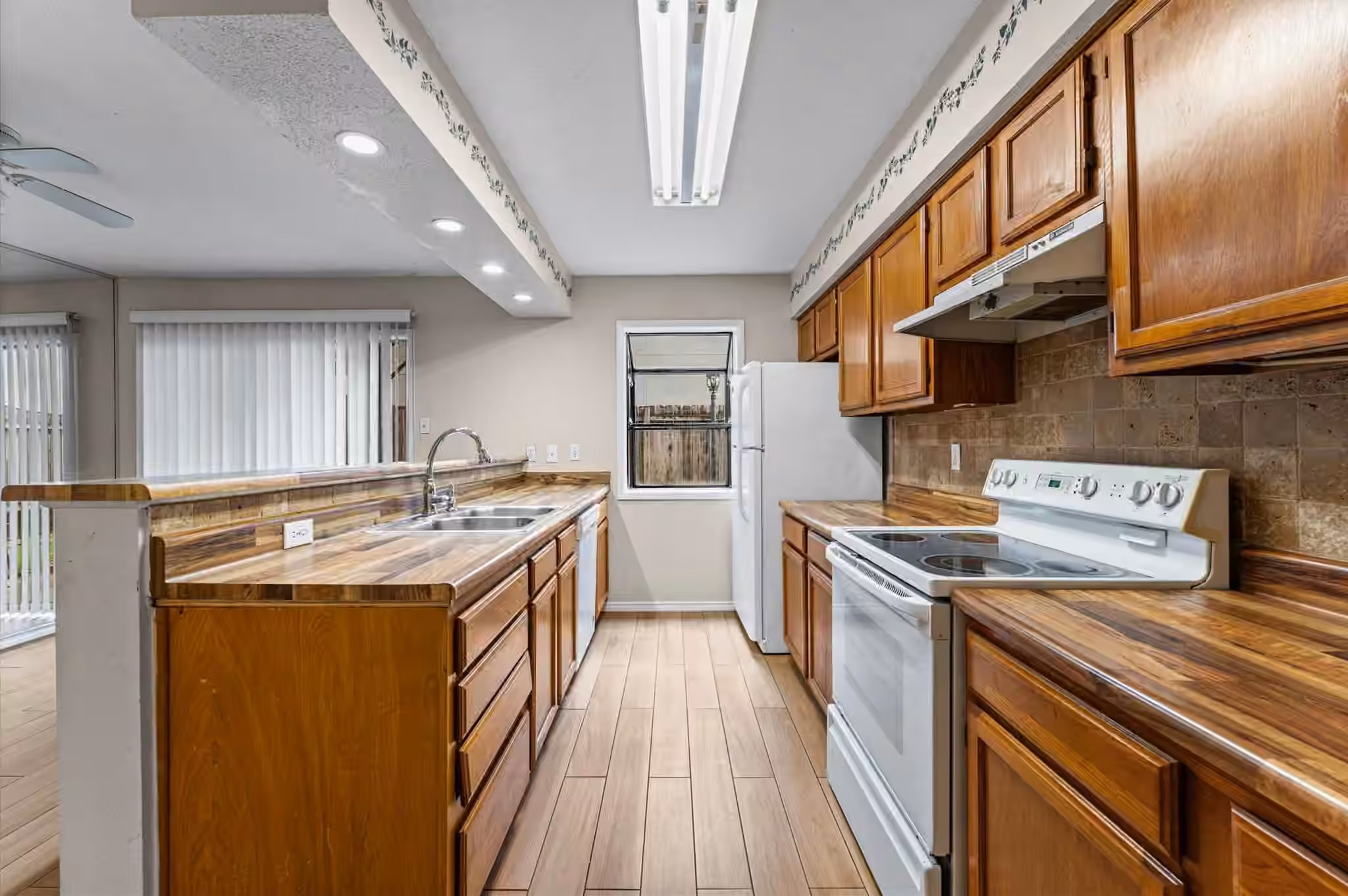 Photo 7 of 5917 Fairdale Lane 6, Houston, TX