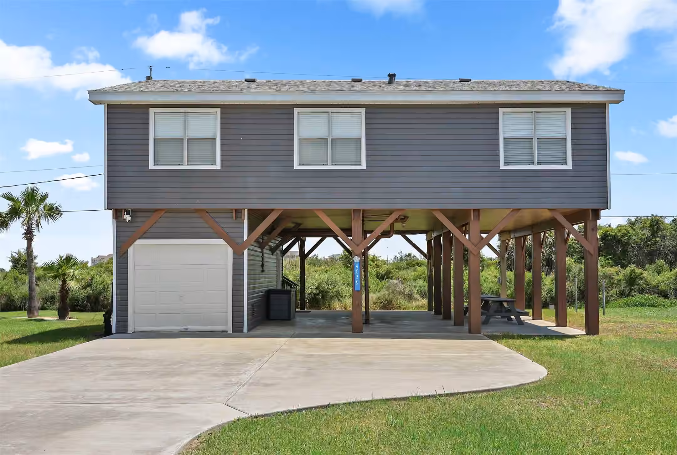 Photo 5 of 4039 San Jacinto Drive, Galveston, TX