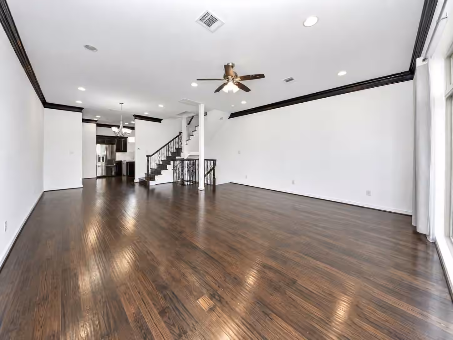 Photo 3 of 146 Carson Court, Houston, TX