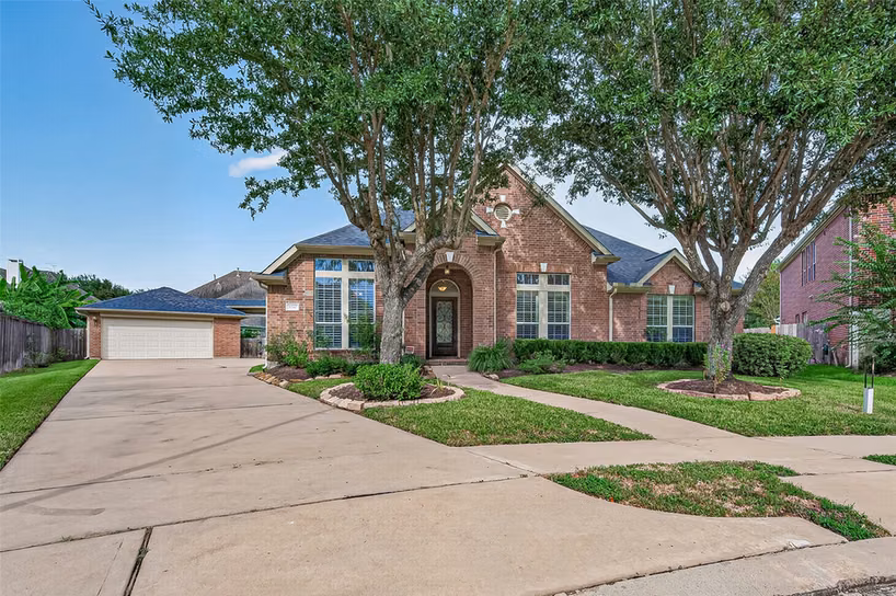 Photo 3 of 5242 Fountainbrook Lane, Sugar Land, TX