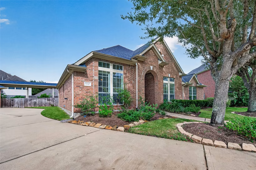 Photo 4 of 5242 Fountainbrook Lane, Sugar Land, TX