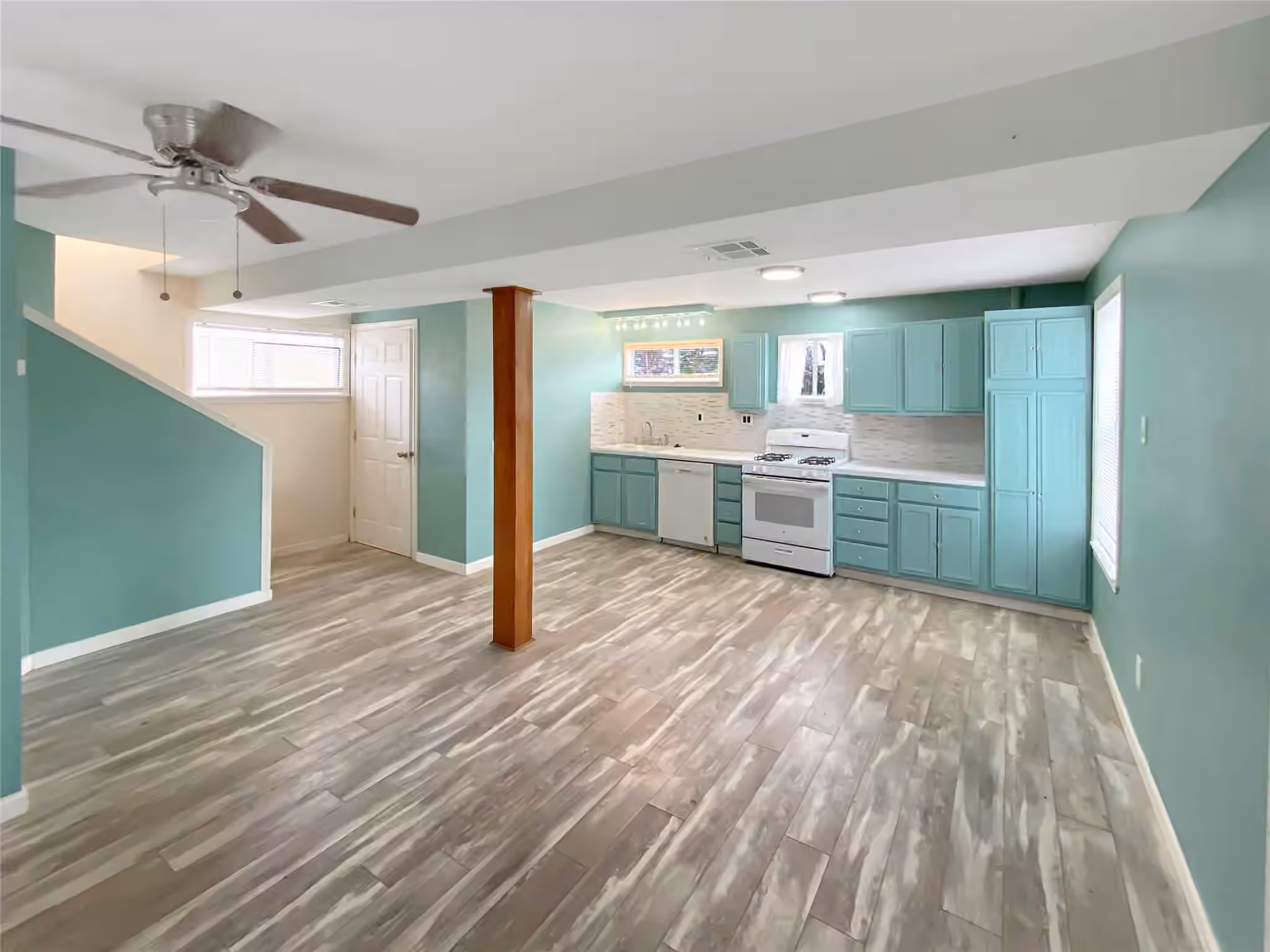 Photo 5 of 4815 8th Street, Bacliff, TX