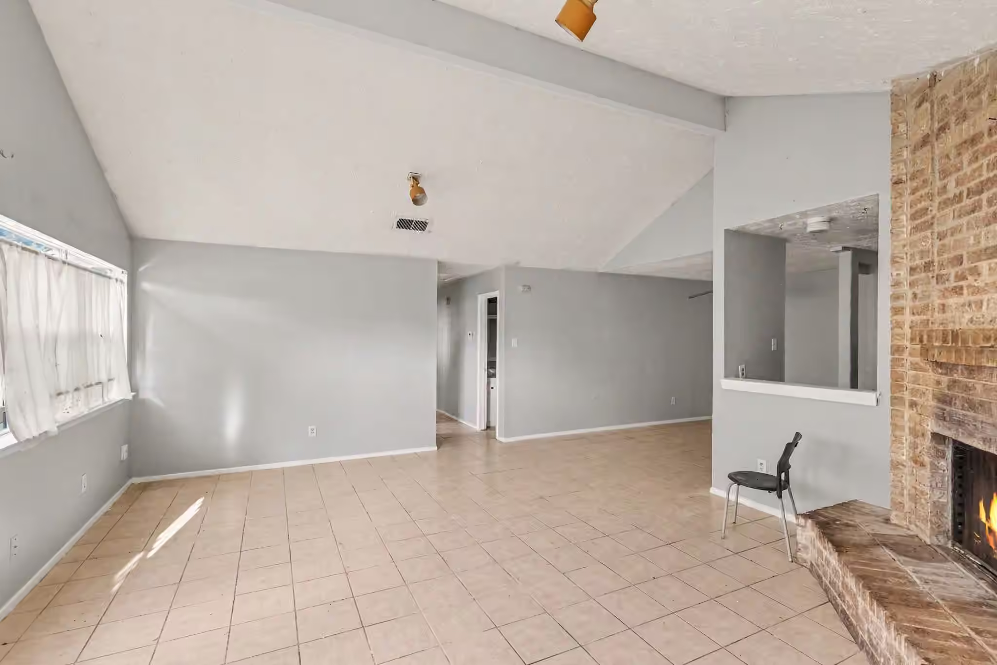 Photo 5 of 16428 Monte Carlo Lane, Houston, TX
