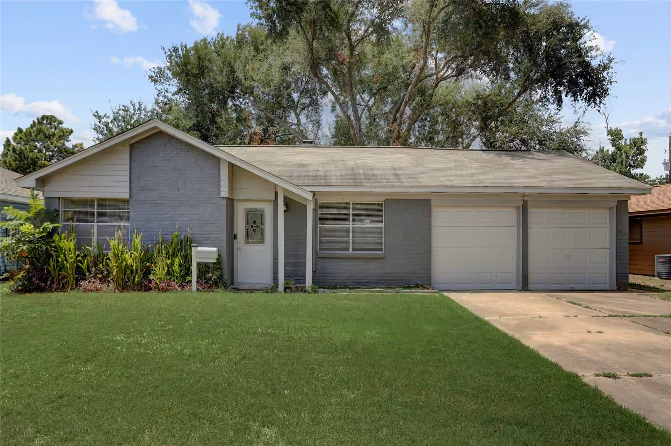 Photo 2 of 5843 Shurmard Drive, Houston, TX
