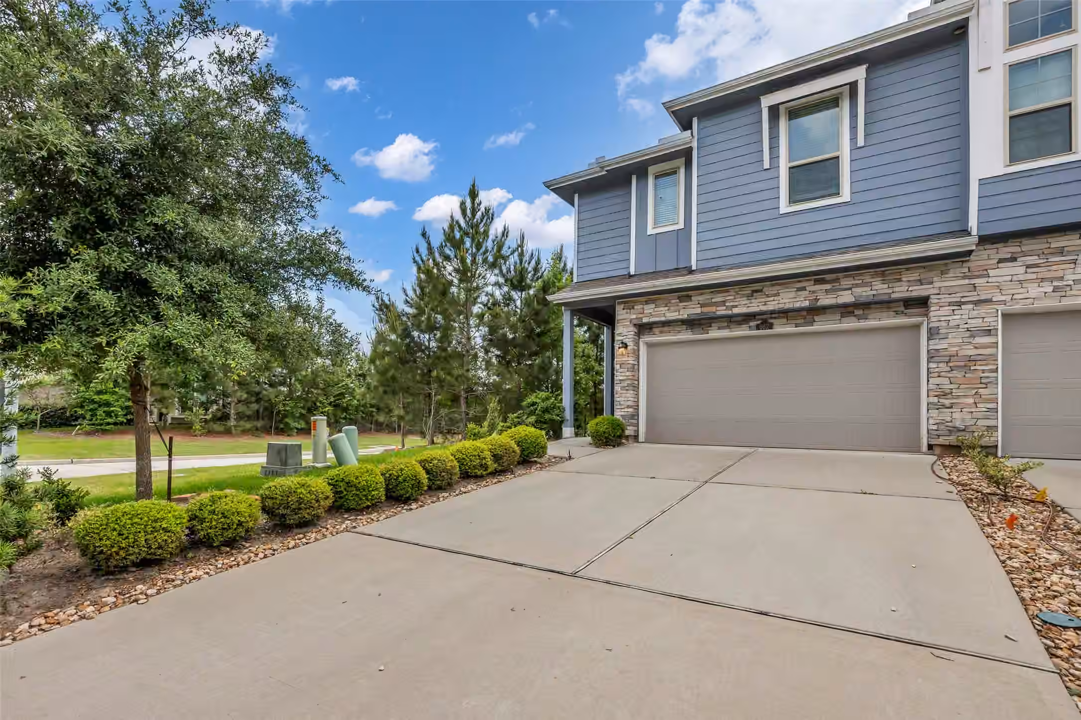 Photo 2 of 662 Aspen Falls Court, Conroe, TX