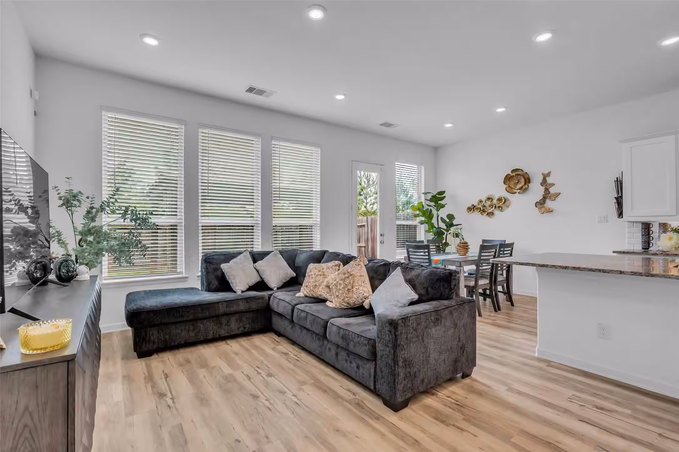 Photo 6 of 662 Aspen Falls Court, Conroe, TX
