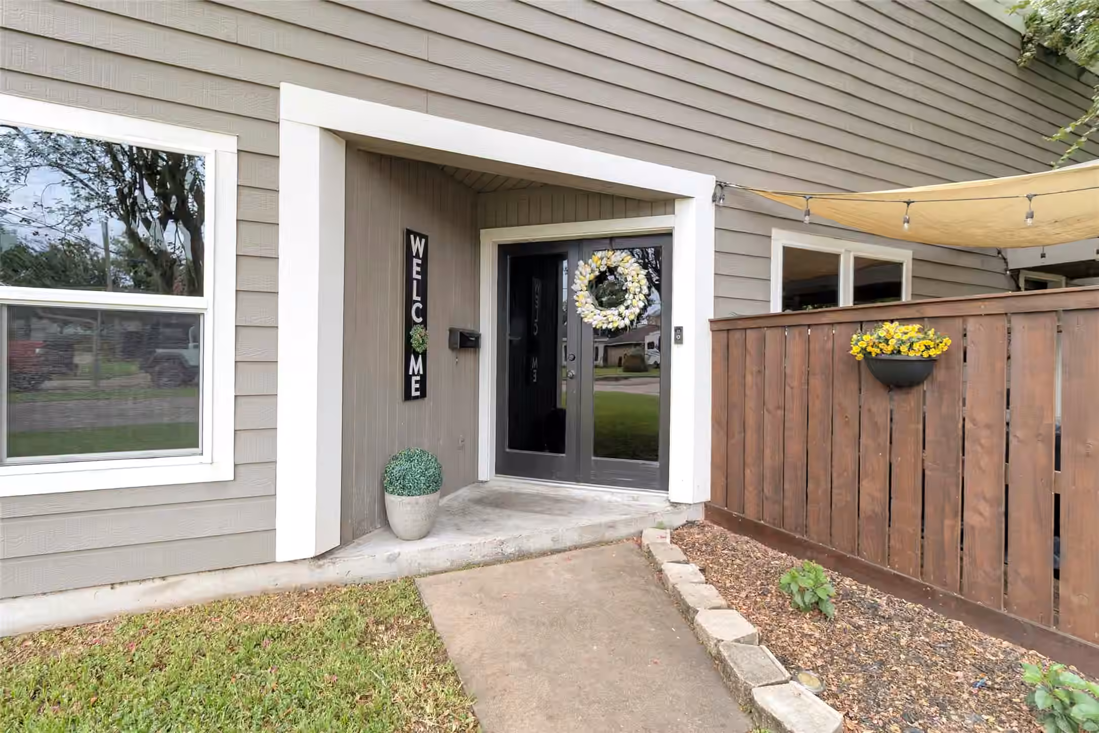 Photo 2 of 1217 Ivy Avenue, Deer Park, TX
