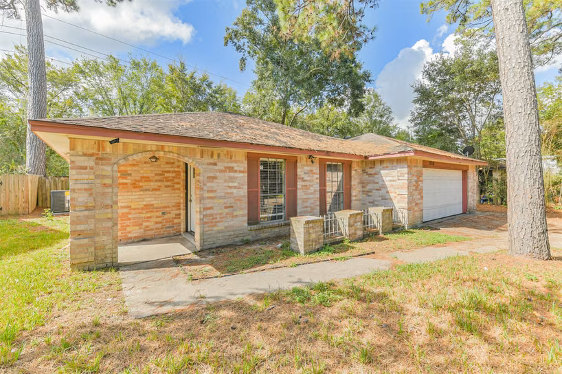Photo 2 of 2718 Tinechester Drive, Kingwood, TX