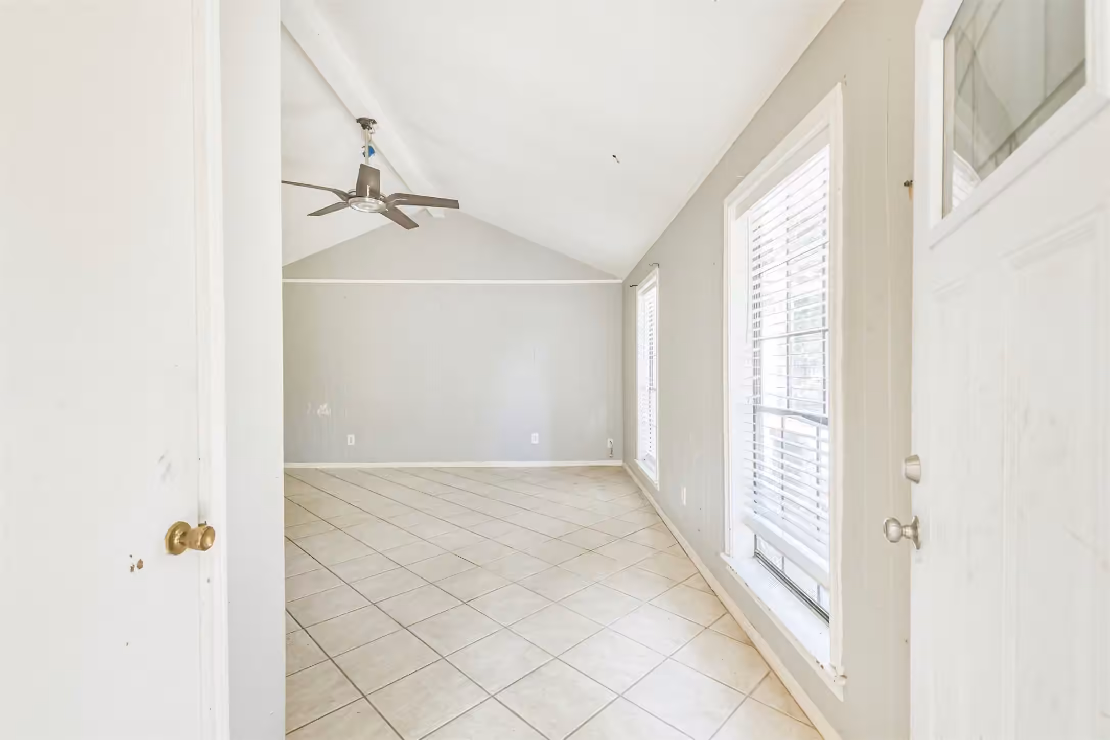 Photo 3 of 2718 Tinechester Drive, Kingwood, TX