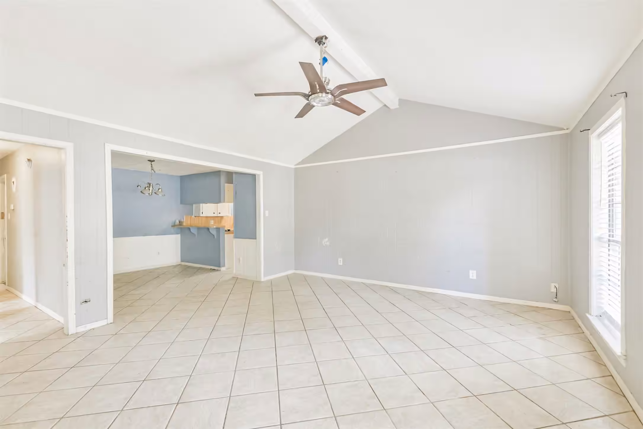 Photo 4 of 2718 Tinechester Drive, Kingwood, TX