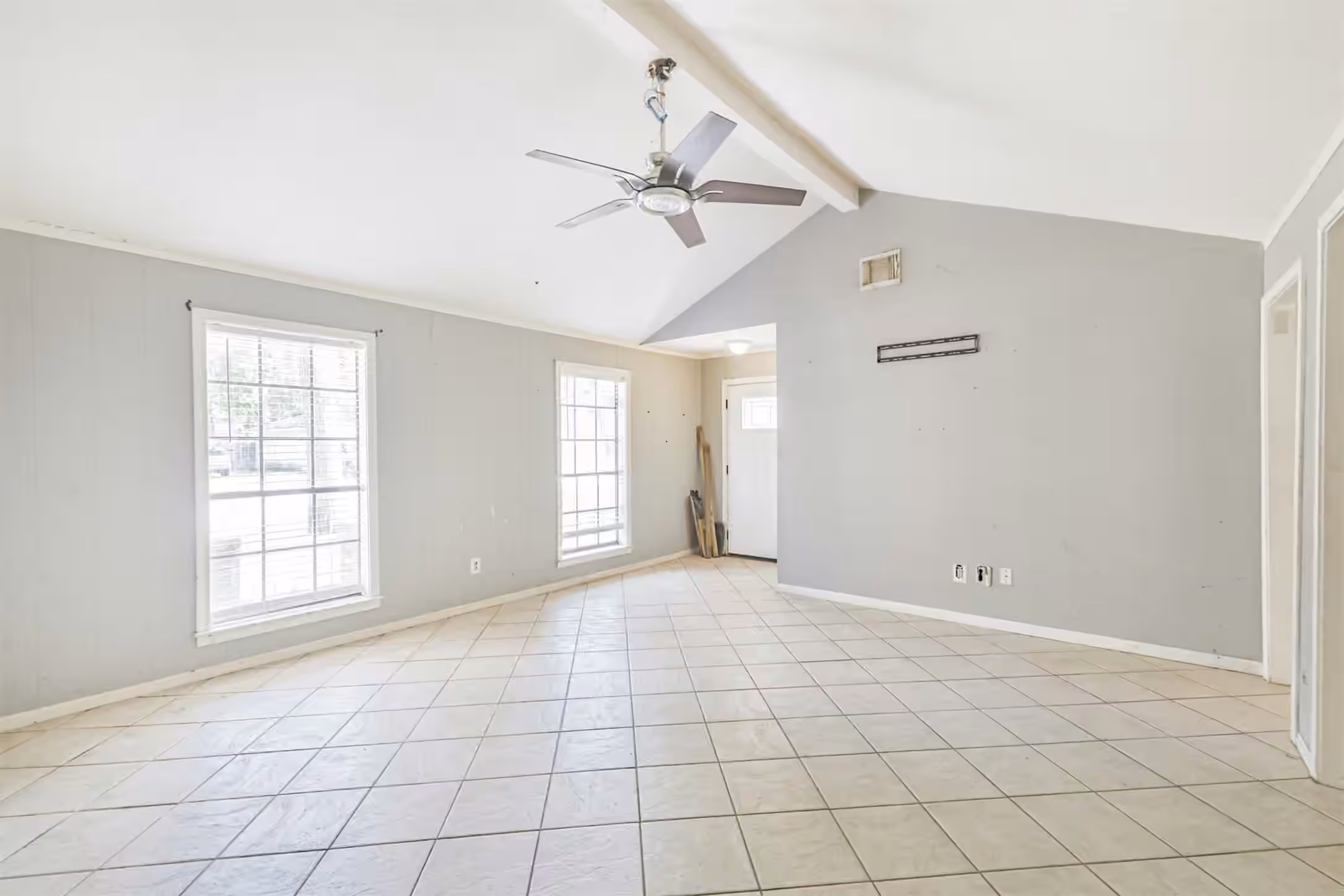 Photo 5 of 2718 Tinechester Drive, Kingwood, TX