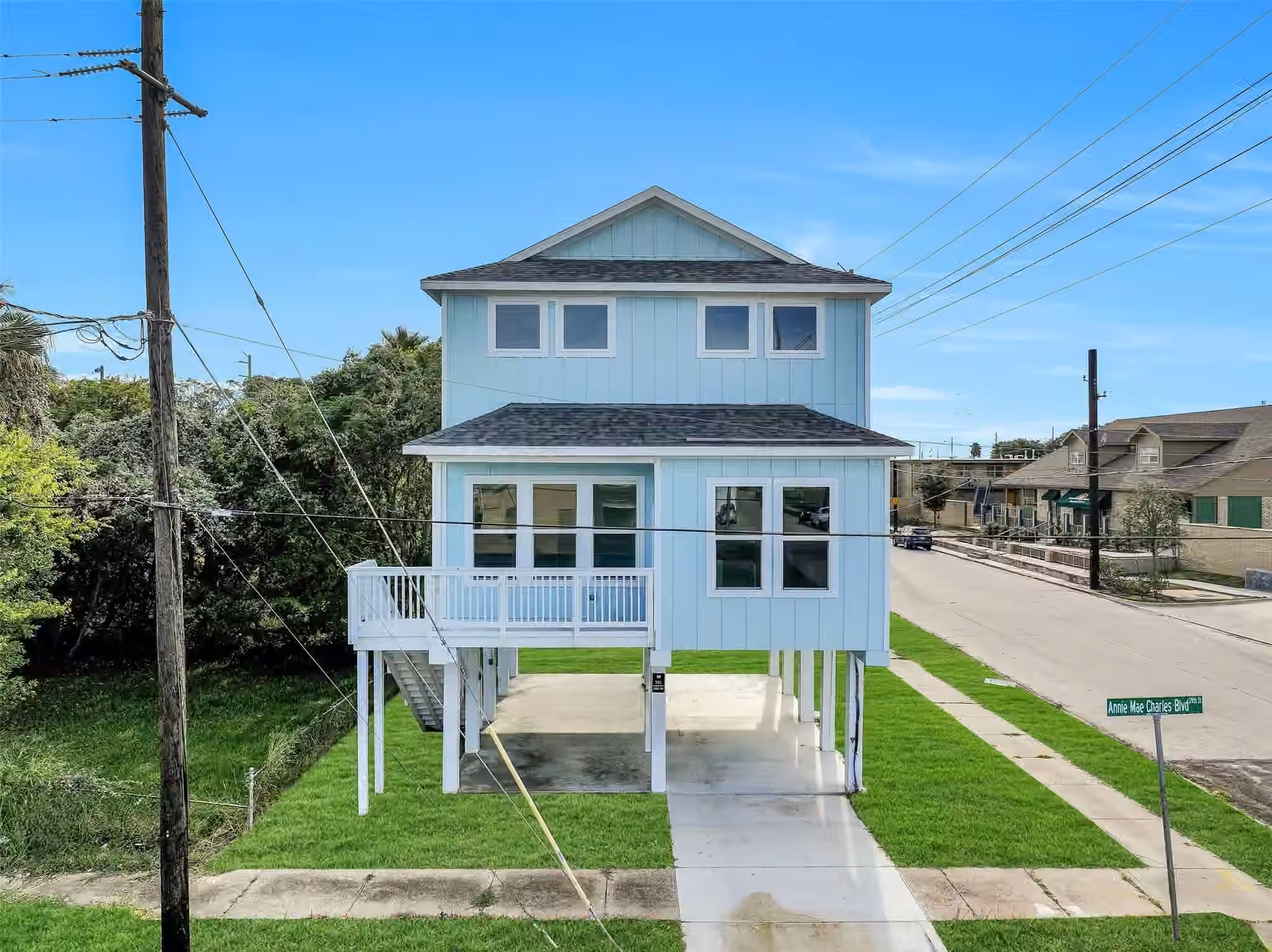 Photo 2 of 701 39th Street, Galveston, TX