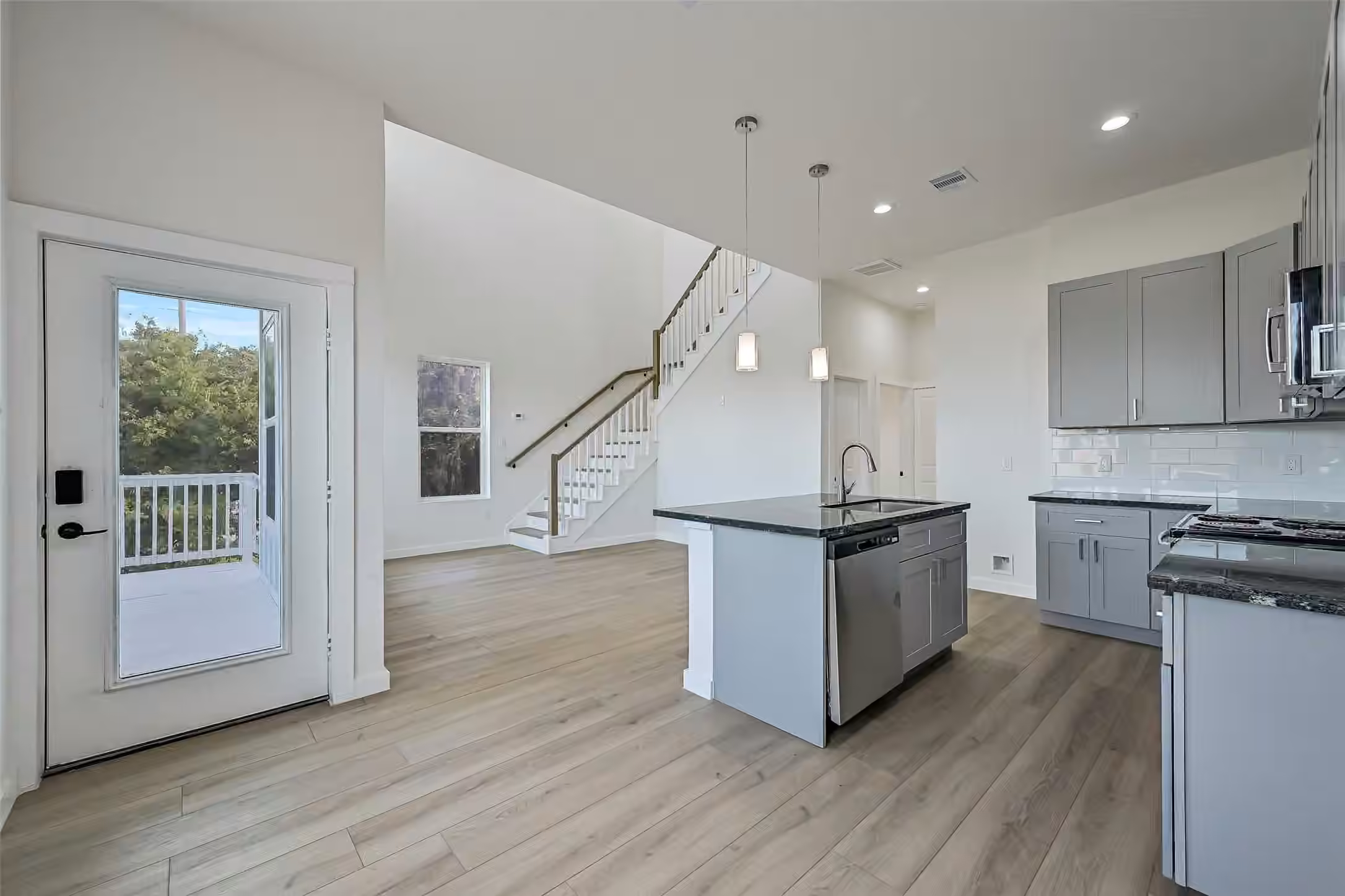 Photo 4 of 701 39th Street, Galveston, TX