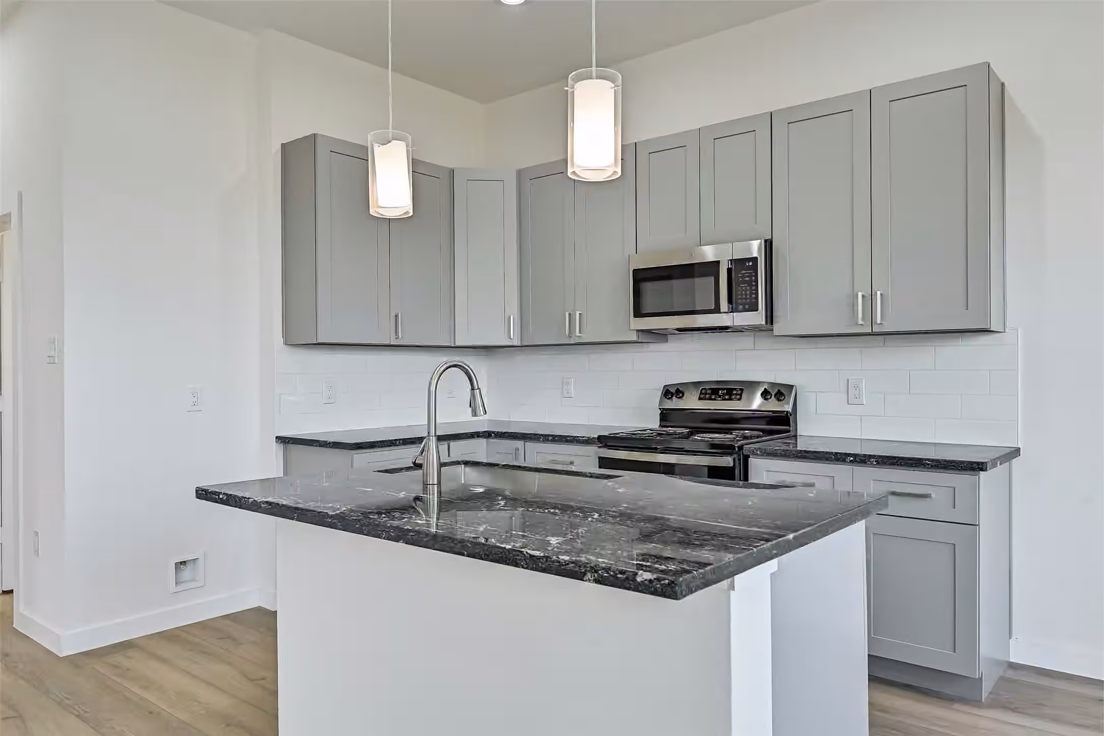 Photo 7 of 701 39th Street, Galveston, TX