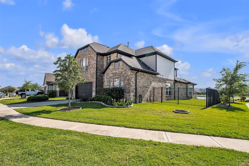 Photo 4 of 3919 Cantone Grotto Court, Katy, TX