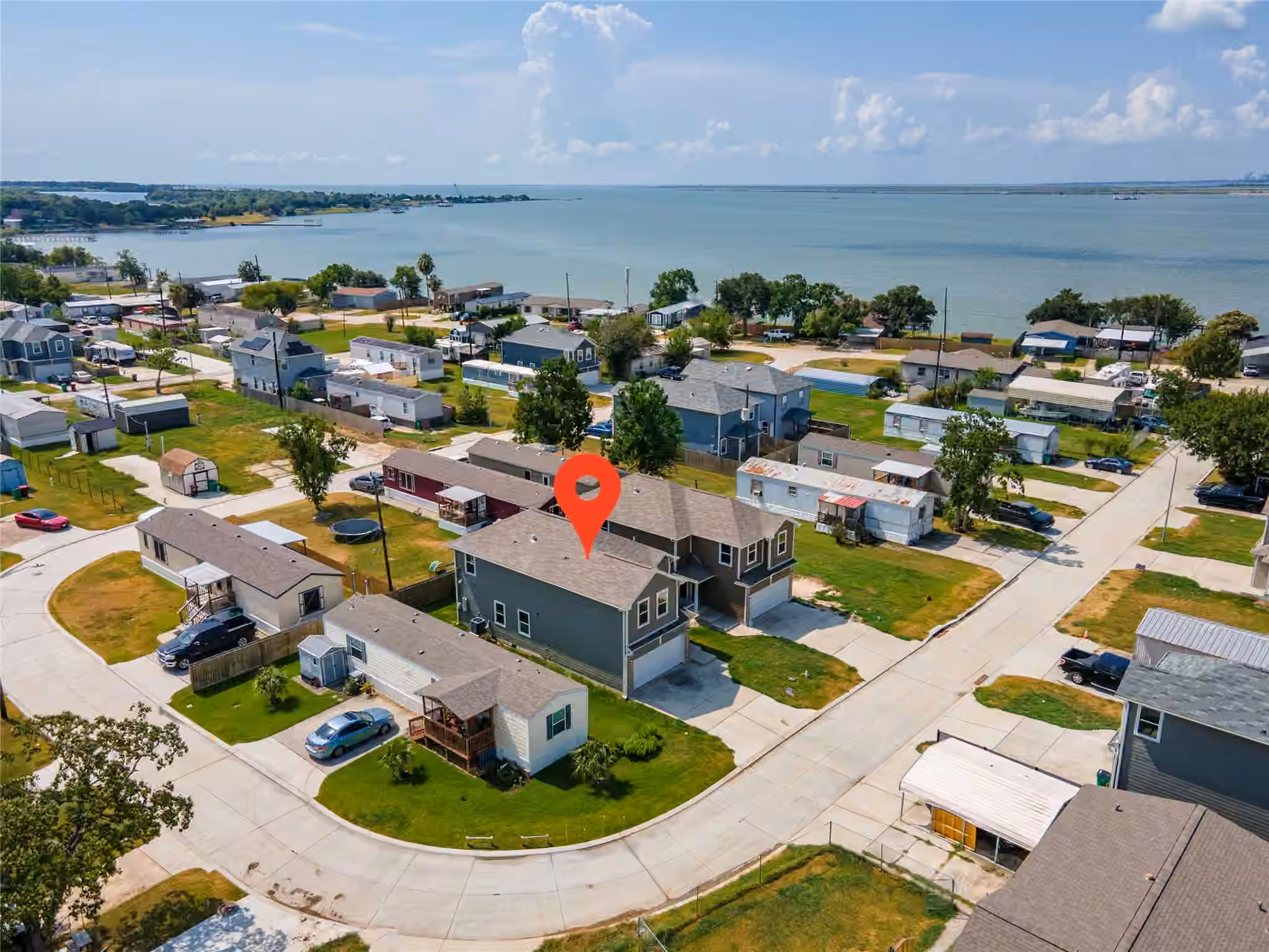 Photo of 127 Egret Canal N, Baytown, TX 77523