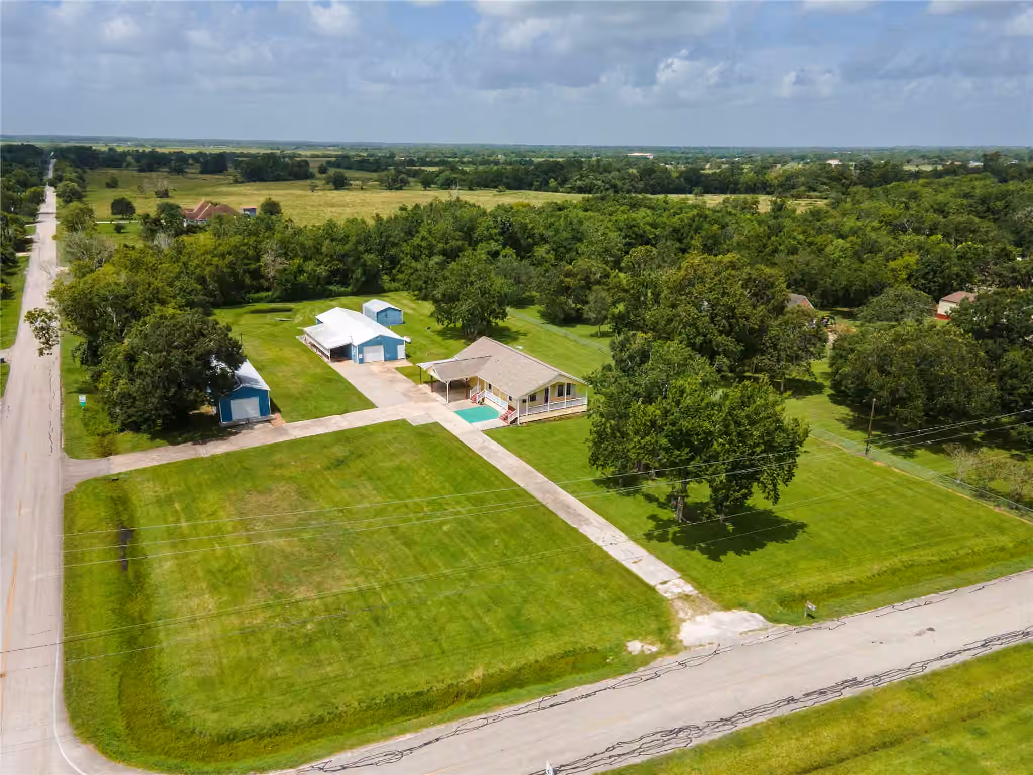 Photo of 5710 County Road 166, Alvin, TX