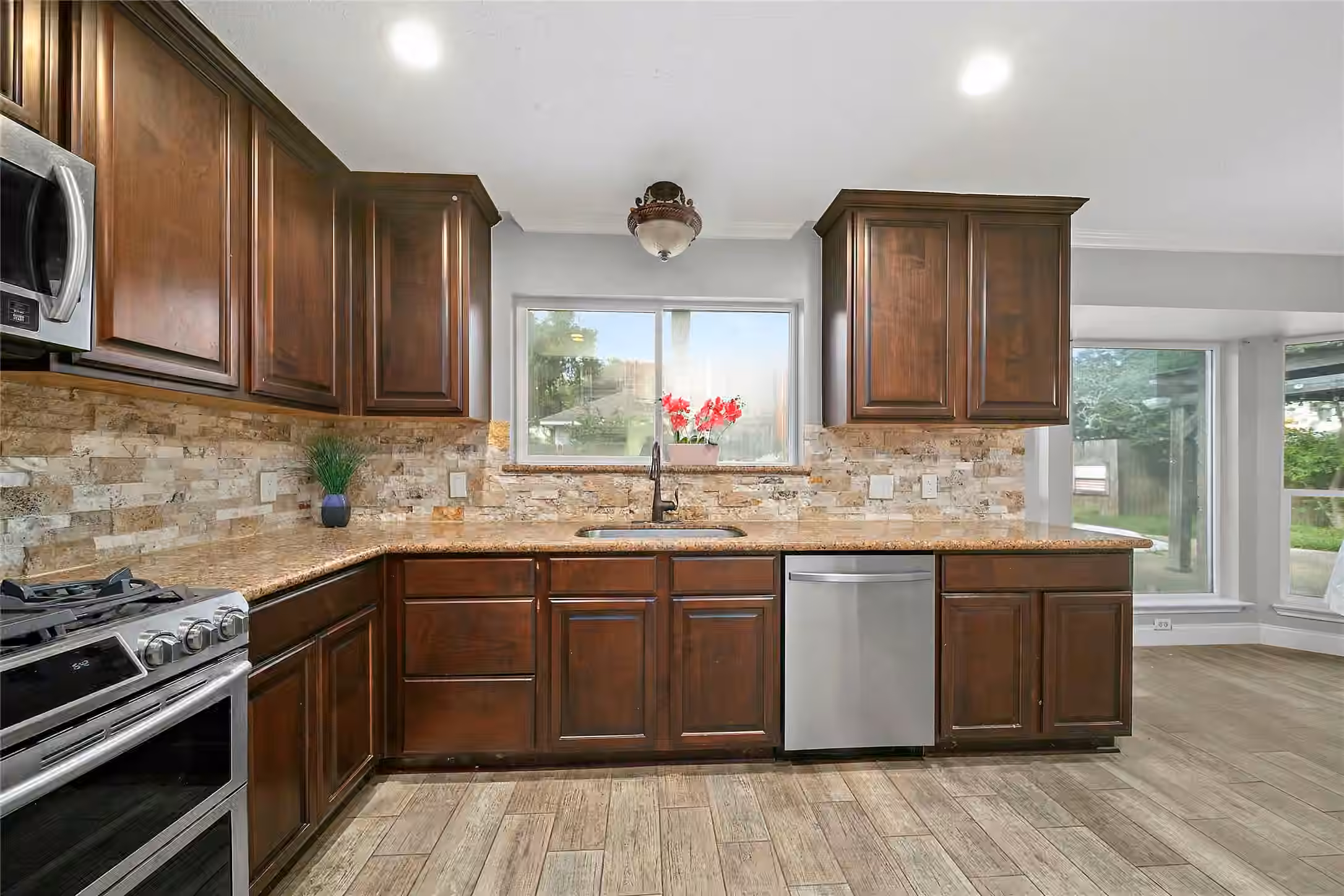 Photo 7 of 1801 Palo Duro Street, Friendswood, TX