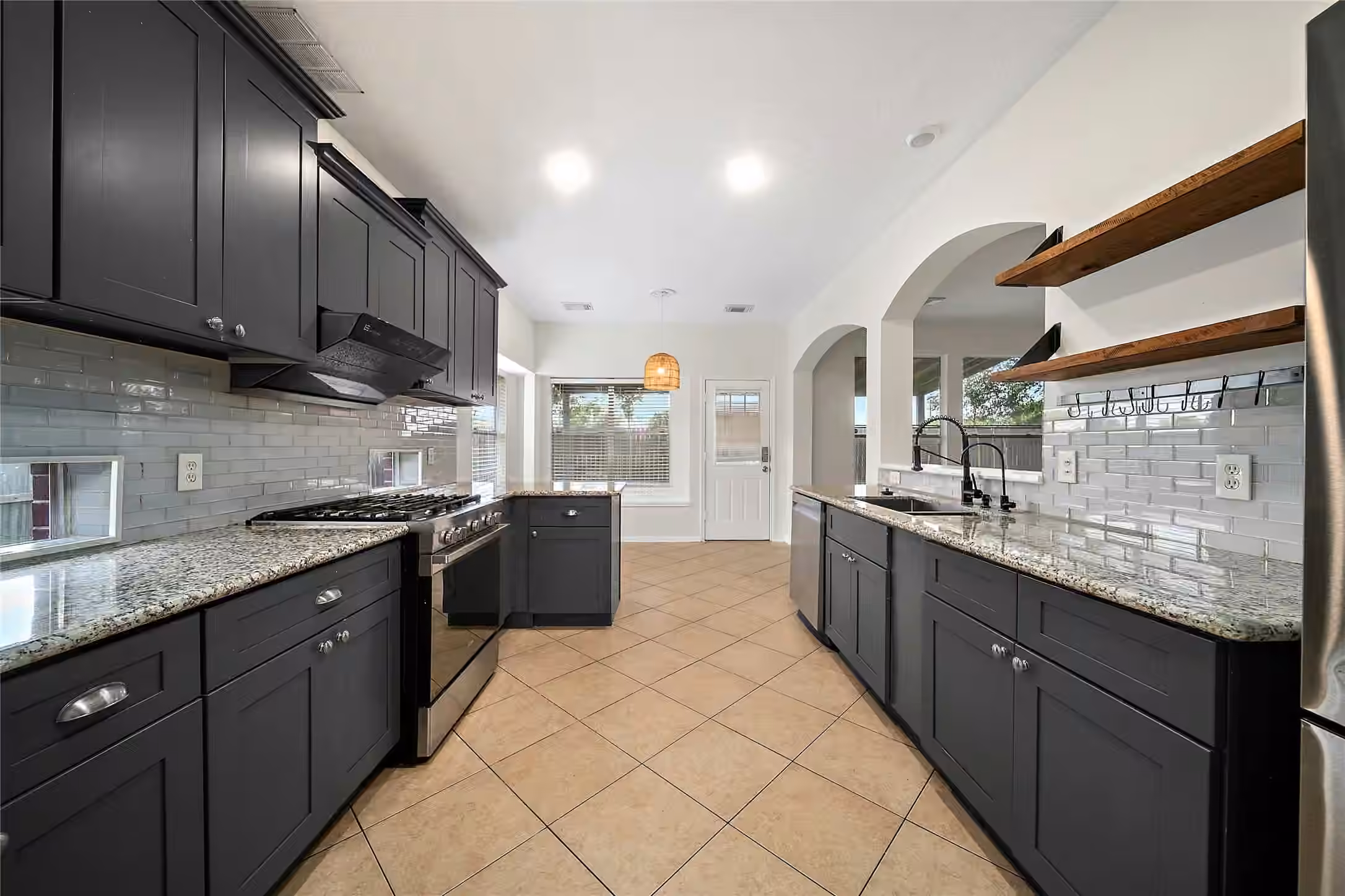 Photo 5 of 3122 Glen Cullen Lane, Pearland, TX