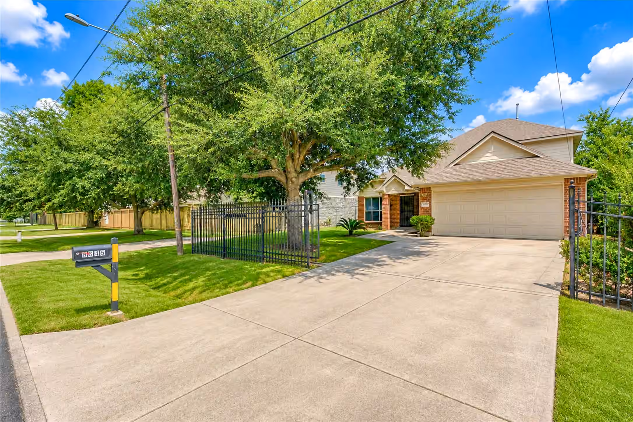 Photo 5 of 8645 Rinn Street, Houston, TX