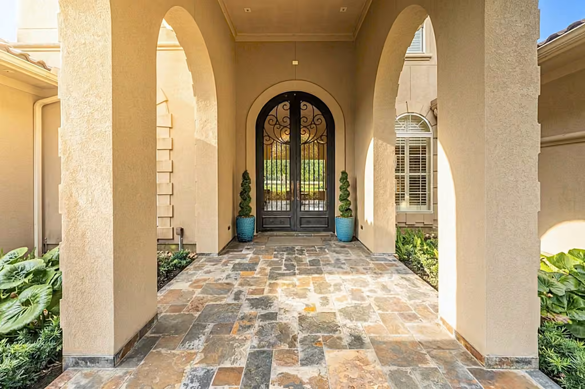 Photo 4 of 28427 Woodsons Lake Drive, Spring, TX