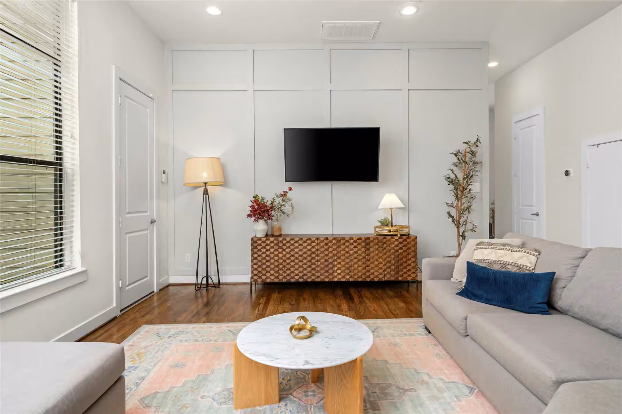 Photo 5 of 2609 Riverside Drive E, Houston, TX