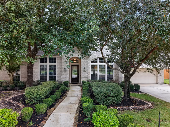 Photo 2 of 2318 Spring Lake Park Lane, Spring, TX