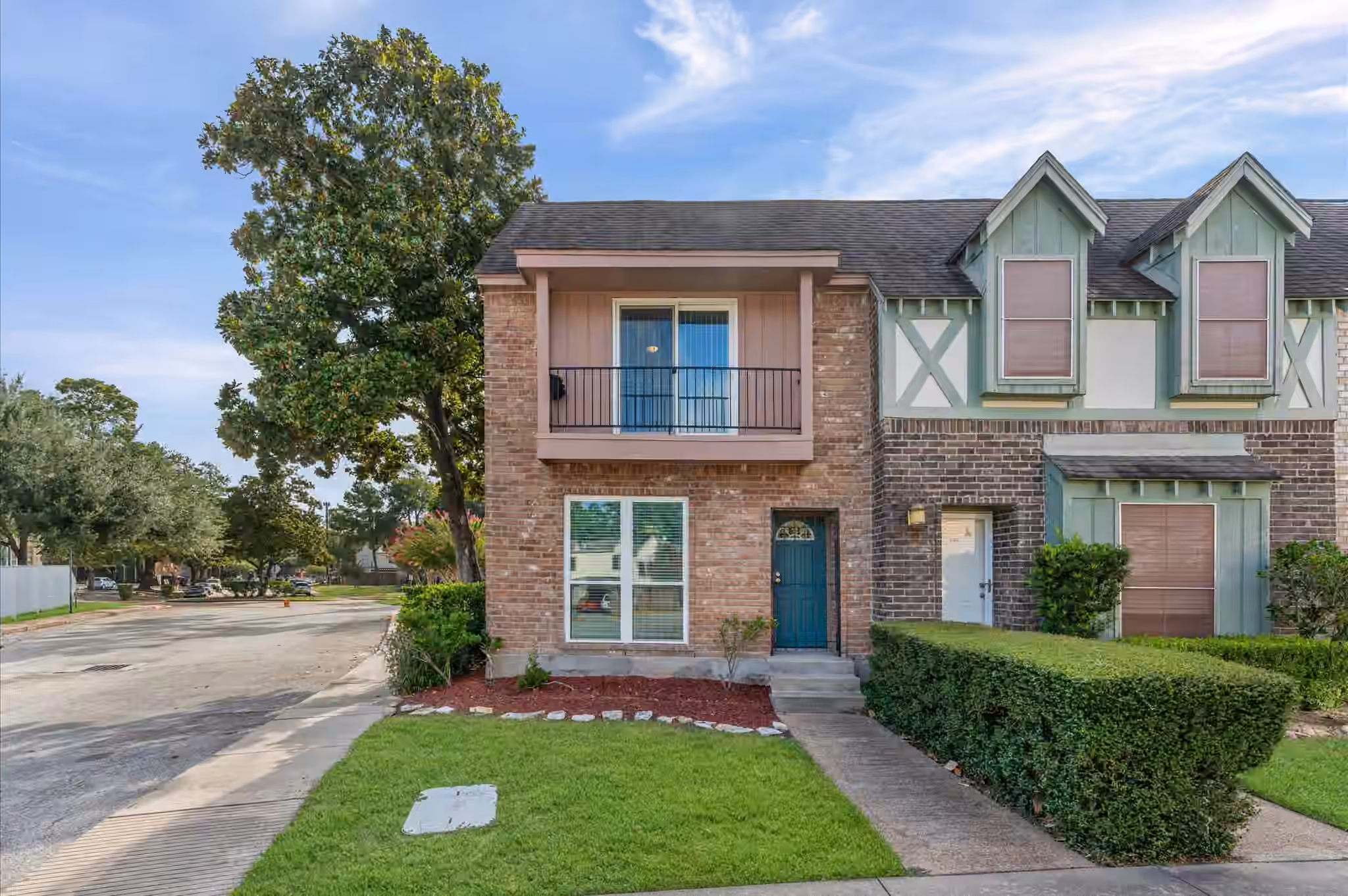 Photo 2 of 830 Threadneedle Street 240, Houston, TX