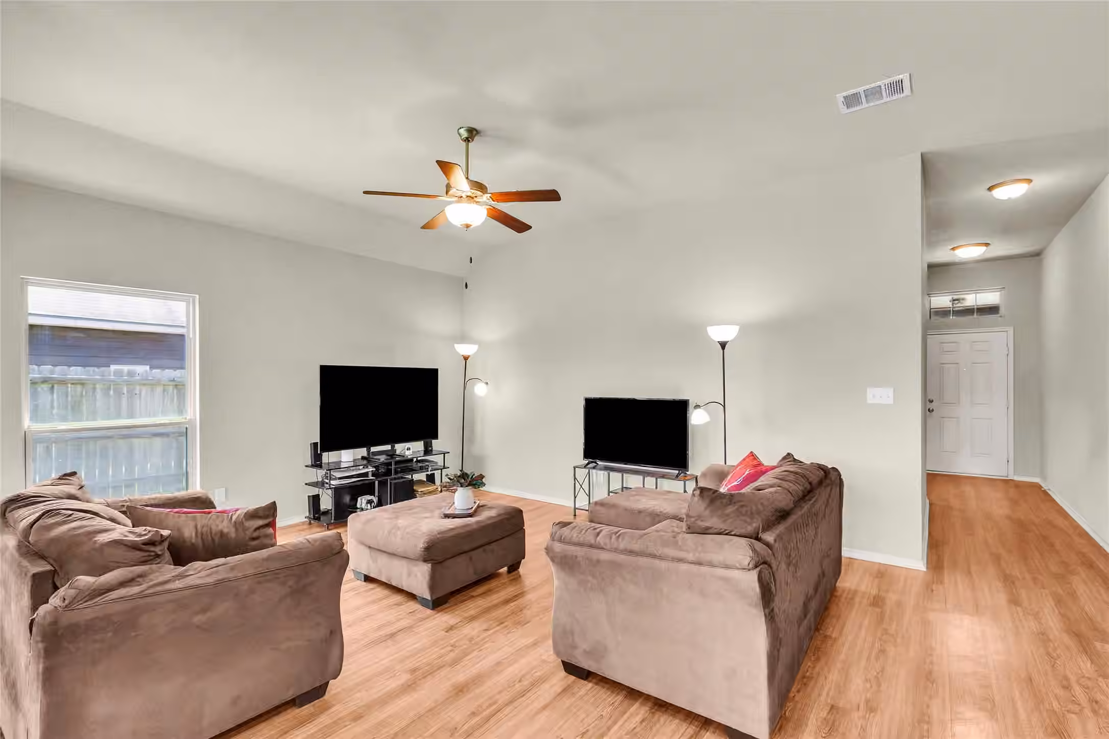 Photo 7 of 704 Mockingbird Street, Navasota, TX