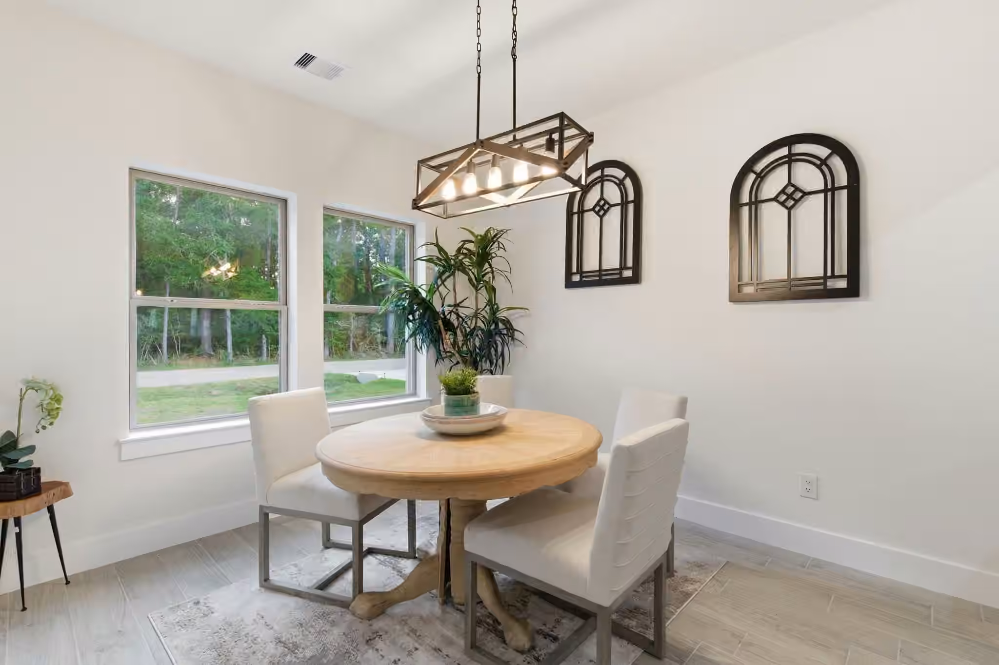 Photo 3 of 1105 W Lyle Street, Cleveland, TX