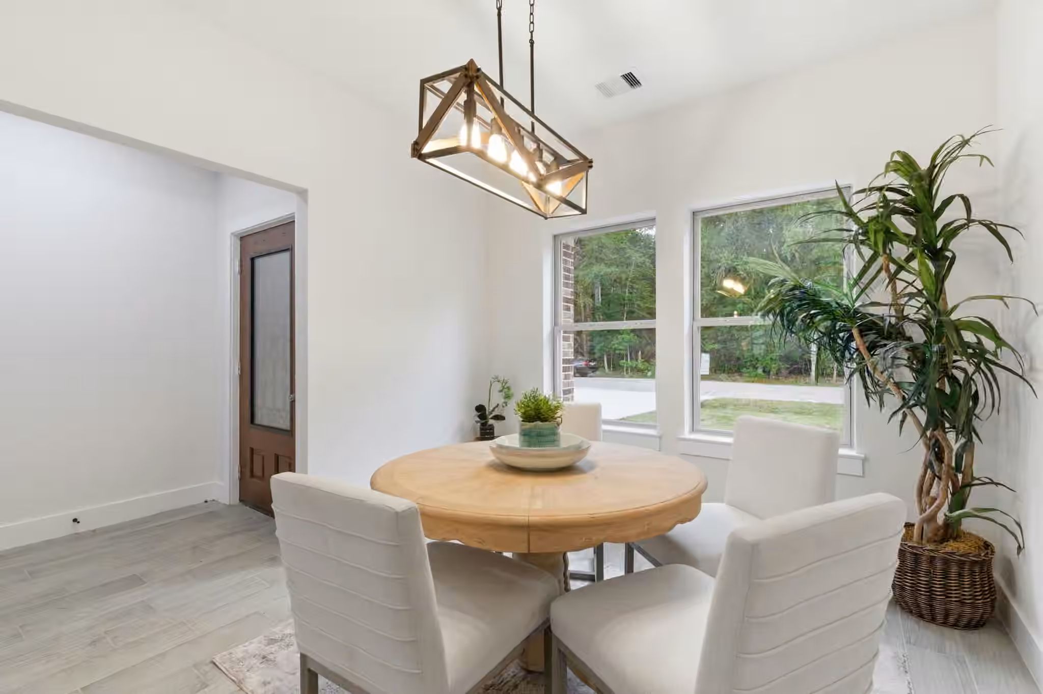Photo 7 of 1105 W Lyle Street, Cleveland, TX
