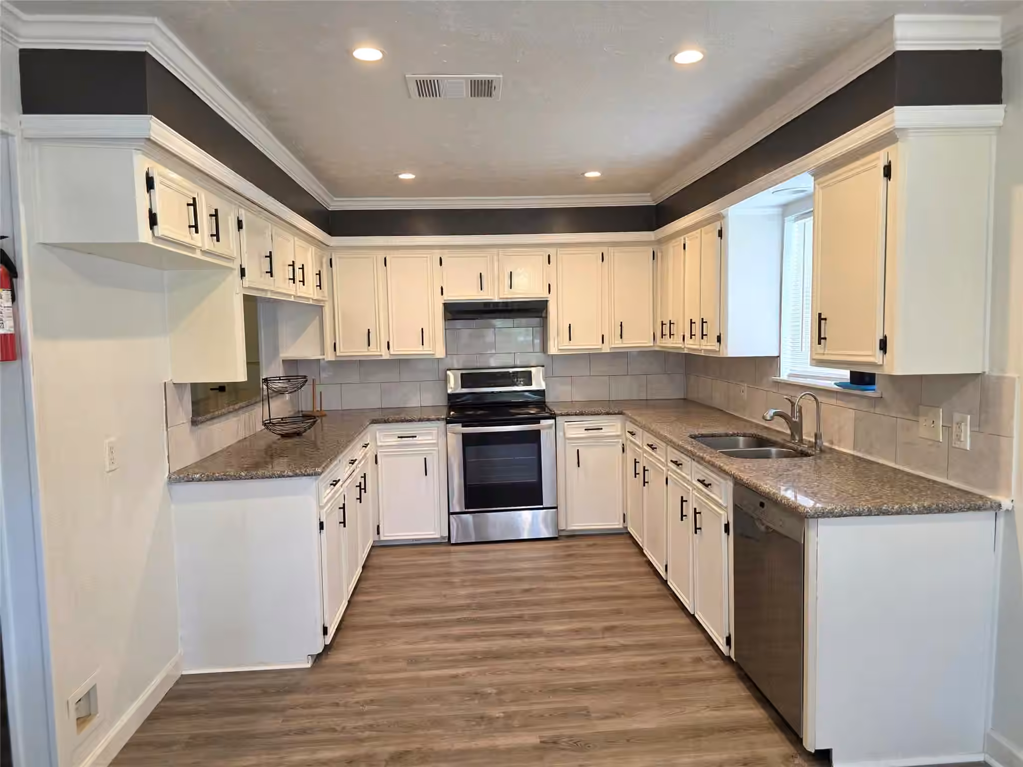 Photo 6 of 3748 Pin Oak Drive, Conroe, TX
