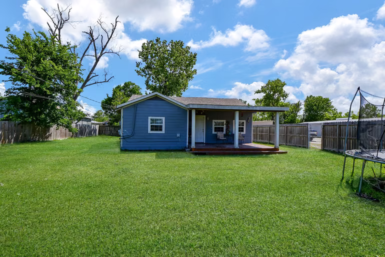 Photo 3 of 2206 Hartwick Road, Houston, TX