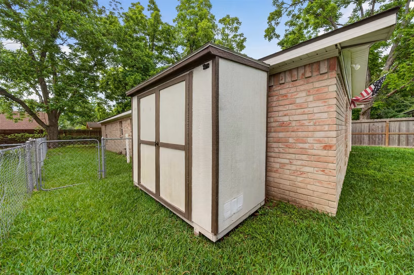 Photo 5 of 418 Texas Street, Tomball, TX