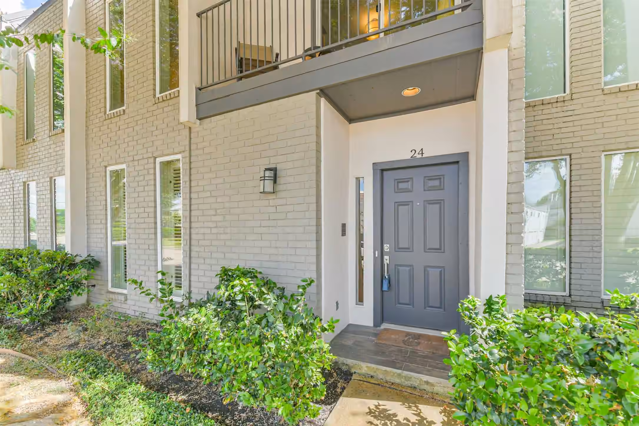 Photo 4 of 1300 Augusta Drive 24, Houston, TX