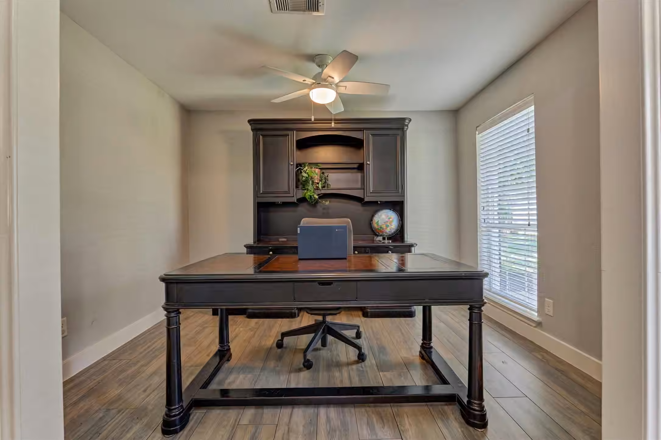 Photo 5 of 6515 Glenhill Drive, Spring, TX